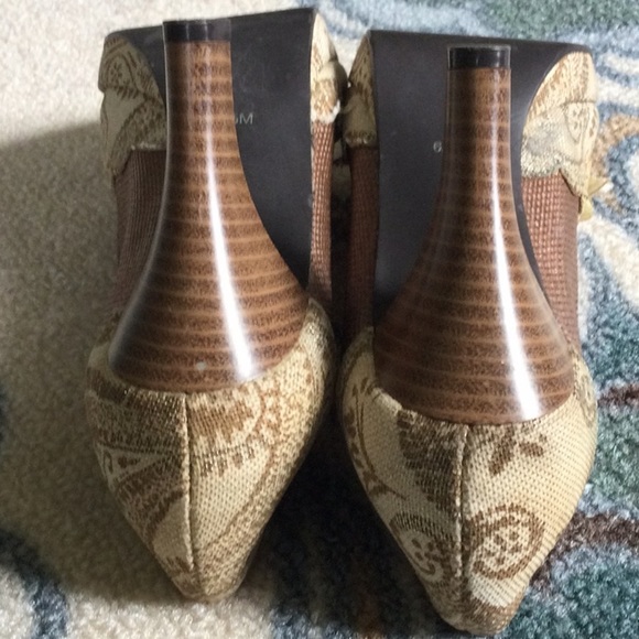 Mudd Adagio Heels Linen Floral Tapestry Wood Heels Sz 6.5 - Picture 8 of 12